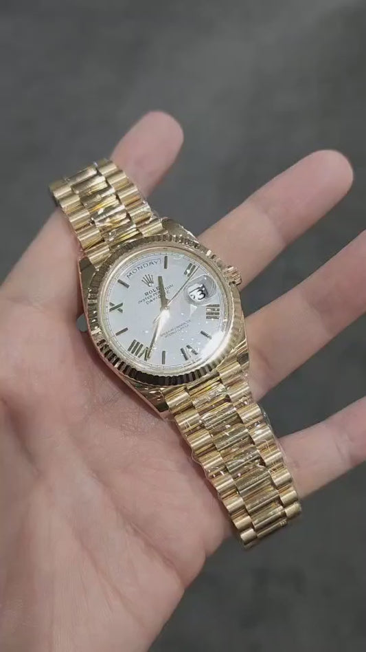 Rolex daydate 40 mm full yellowgold white roman dial Year 2022